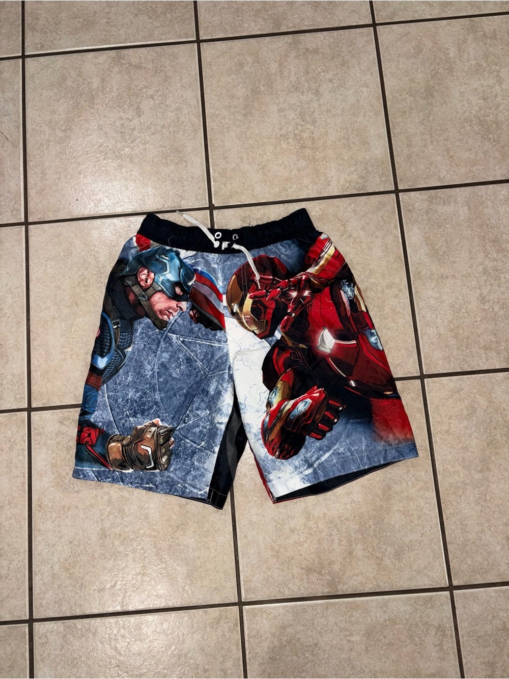 Marvel kids Captain America civil war Shorts size 8
